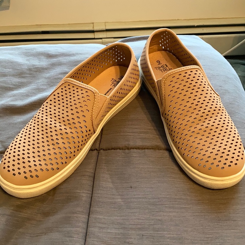 Women’s nude slip on shoes